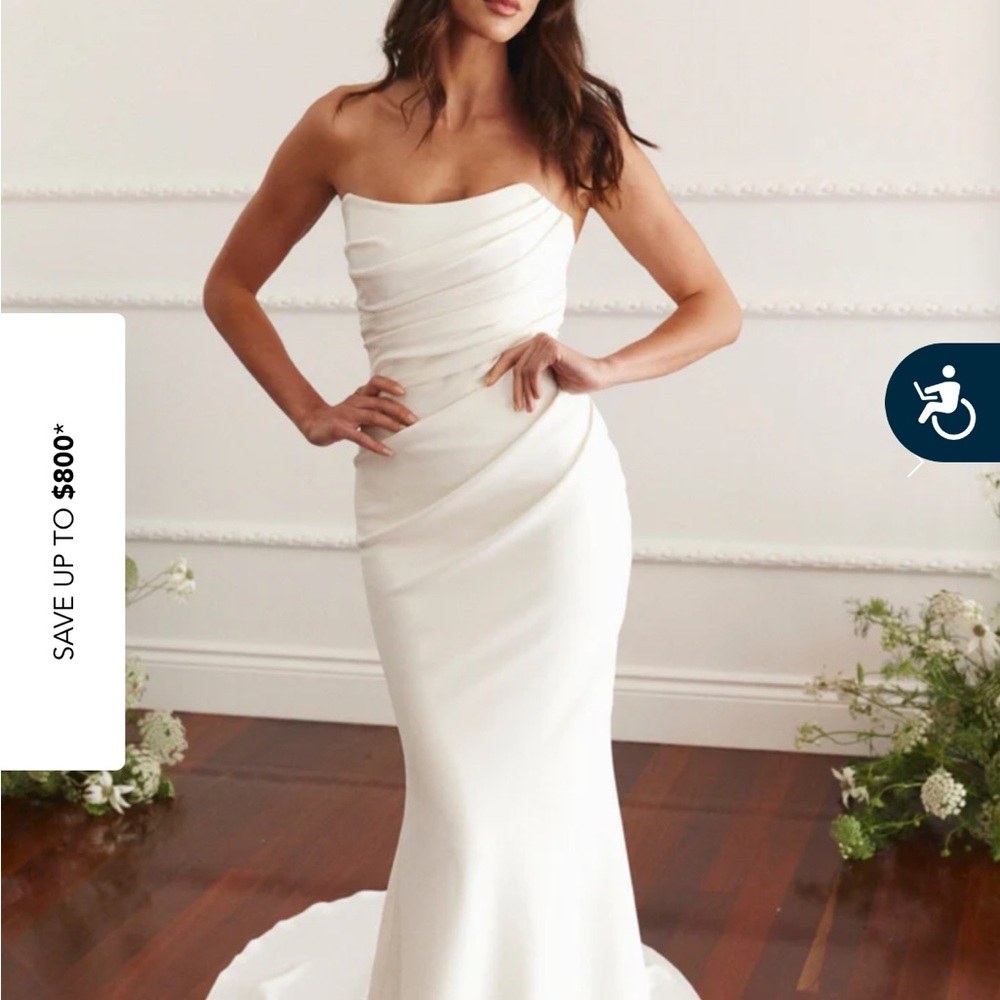Elegant White Strapless Gown